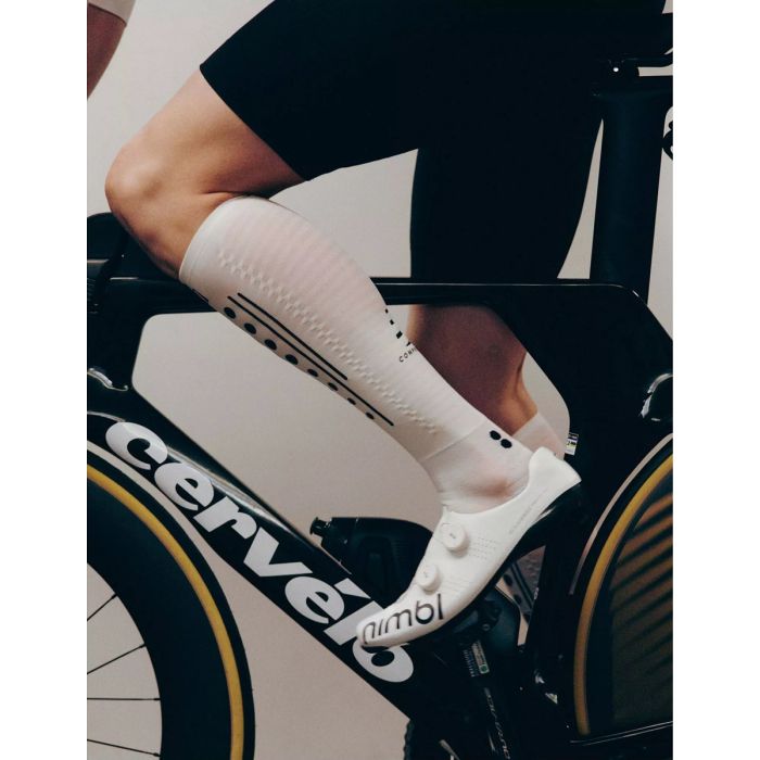 Kompressioonpõlvikud Compressport Full Socks Aero 2.0 valge/must