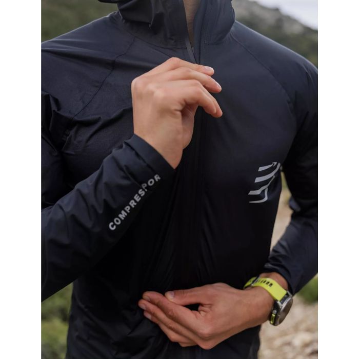 Meeste jooksujakk Compressport Hurricane Waterproof must