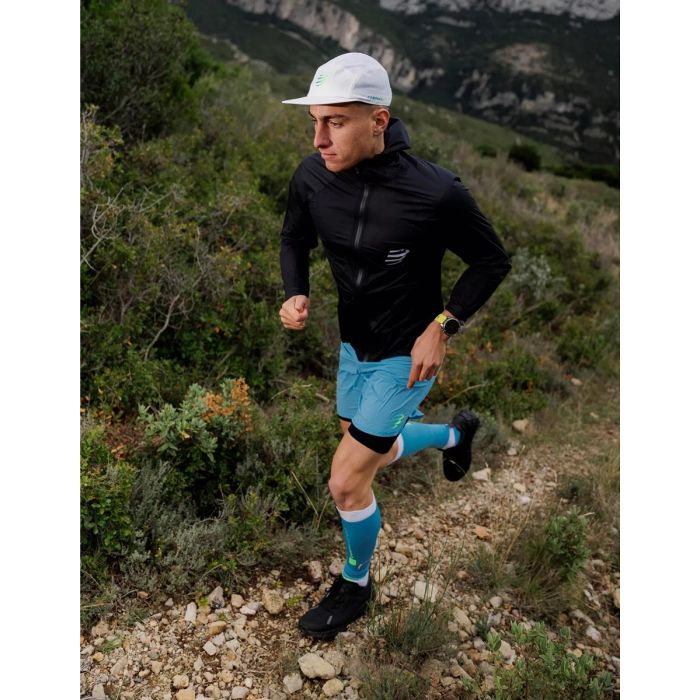 Meeste jooksujakk Compressport Hurricane Waterproof must